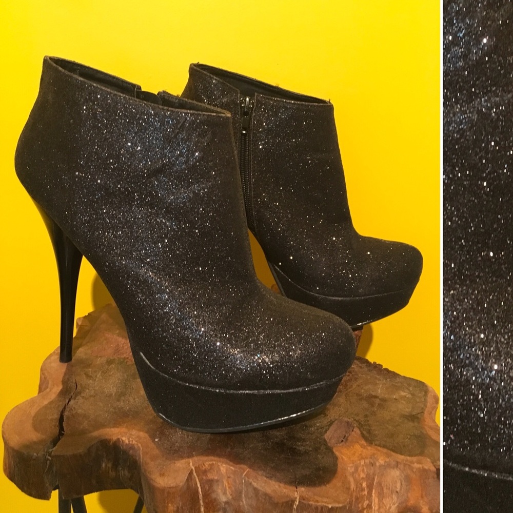 *NEW* Diamond Accented Ankle Booties - Picture 1 of 8
